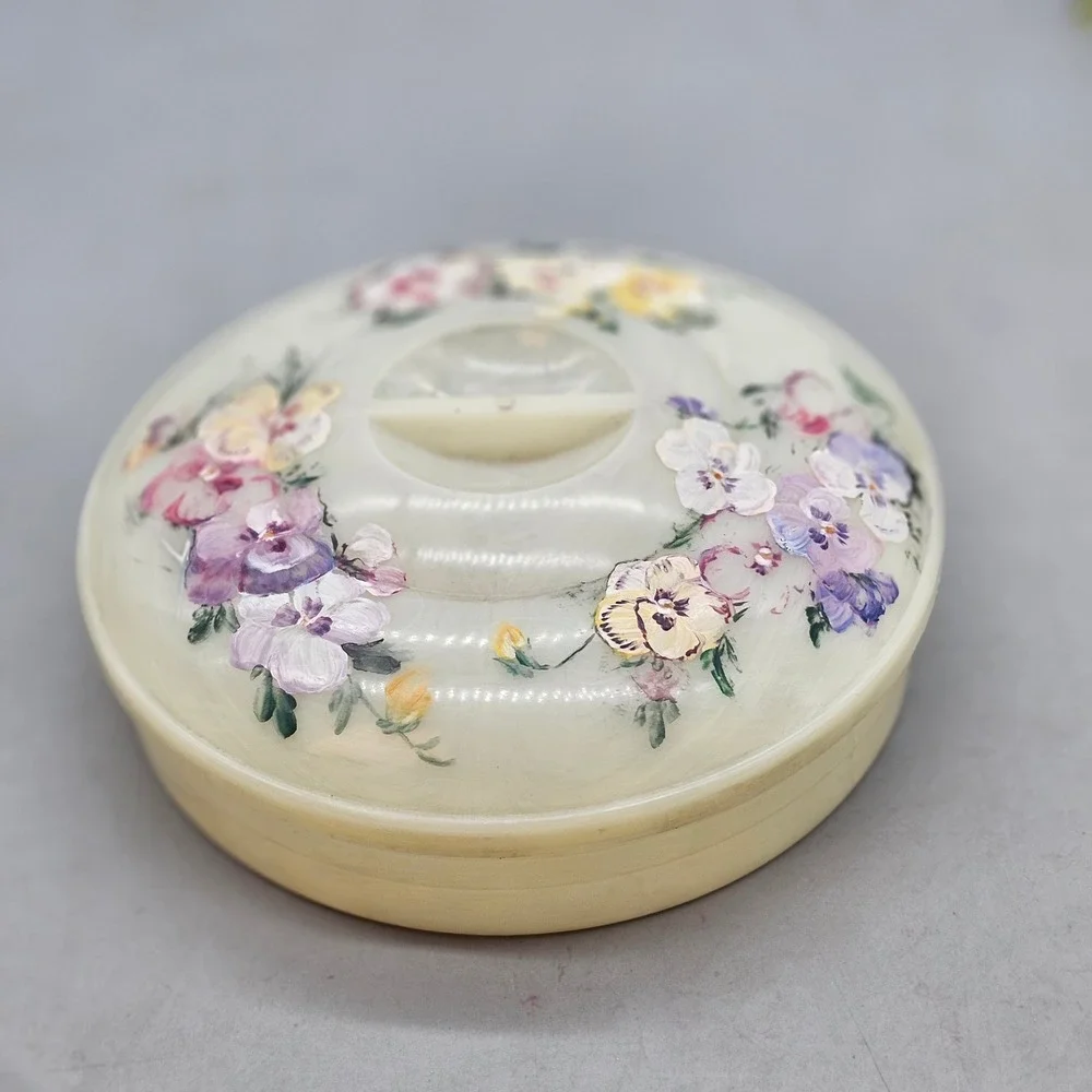 Unbranded vintage round